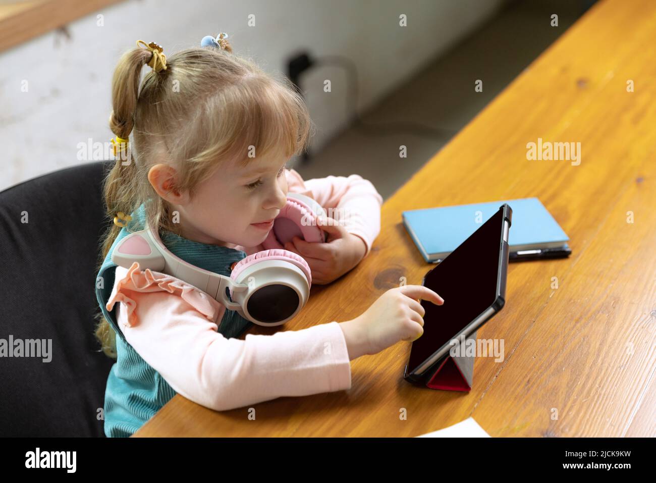 Live portrait of cute little girl, preschool age kid leaning at home ...