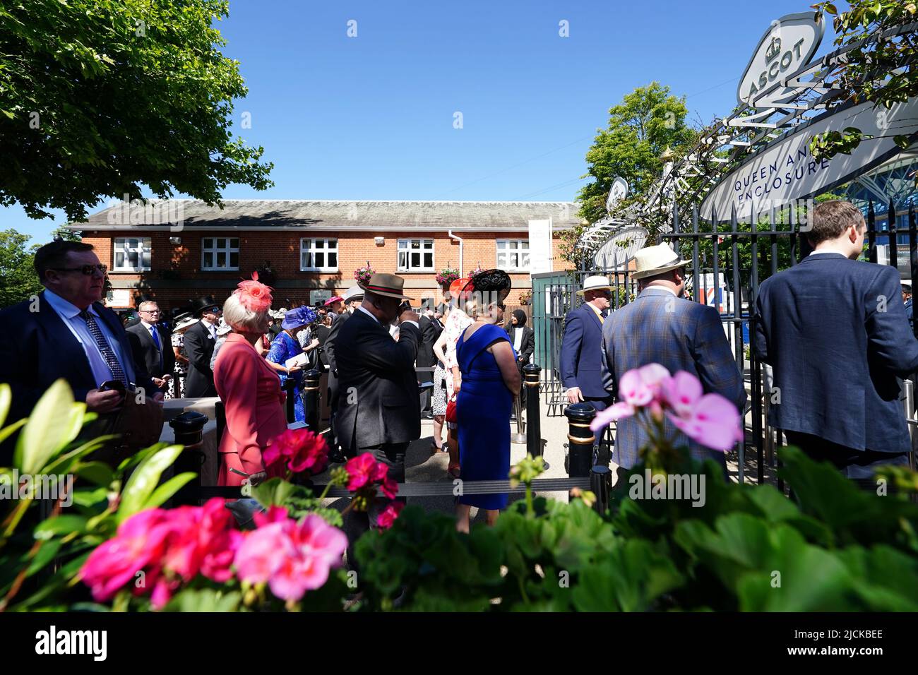 Racegoers arriving at the Queen Anne Enclosure ahead of day one of Royal Ascot at Ascot Racecourse. Picture date: Tuesday June 14, 2022. Stock Photo