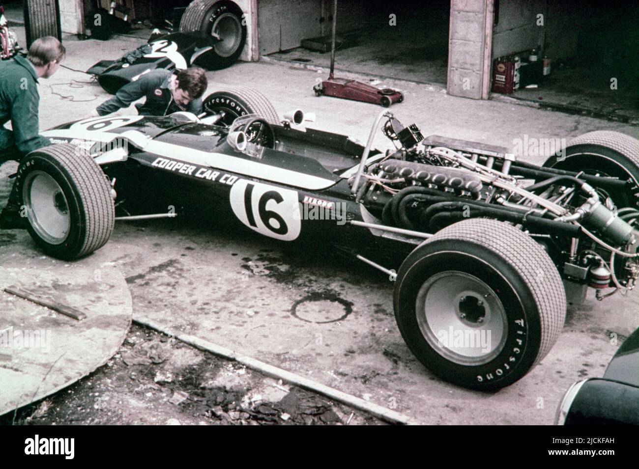 1968 British Formula 1 Grand Prix at Brands Hatch. Race number 16, a Cooper T86B-BRM, driven on the day by Robin Widdows, for the Cooper car Company Team. Stock Photo