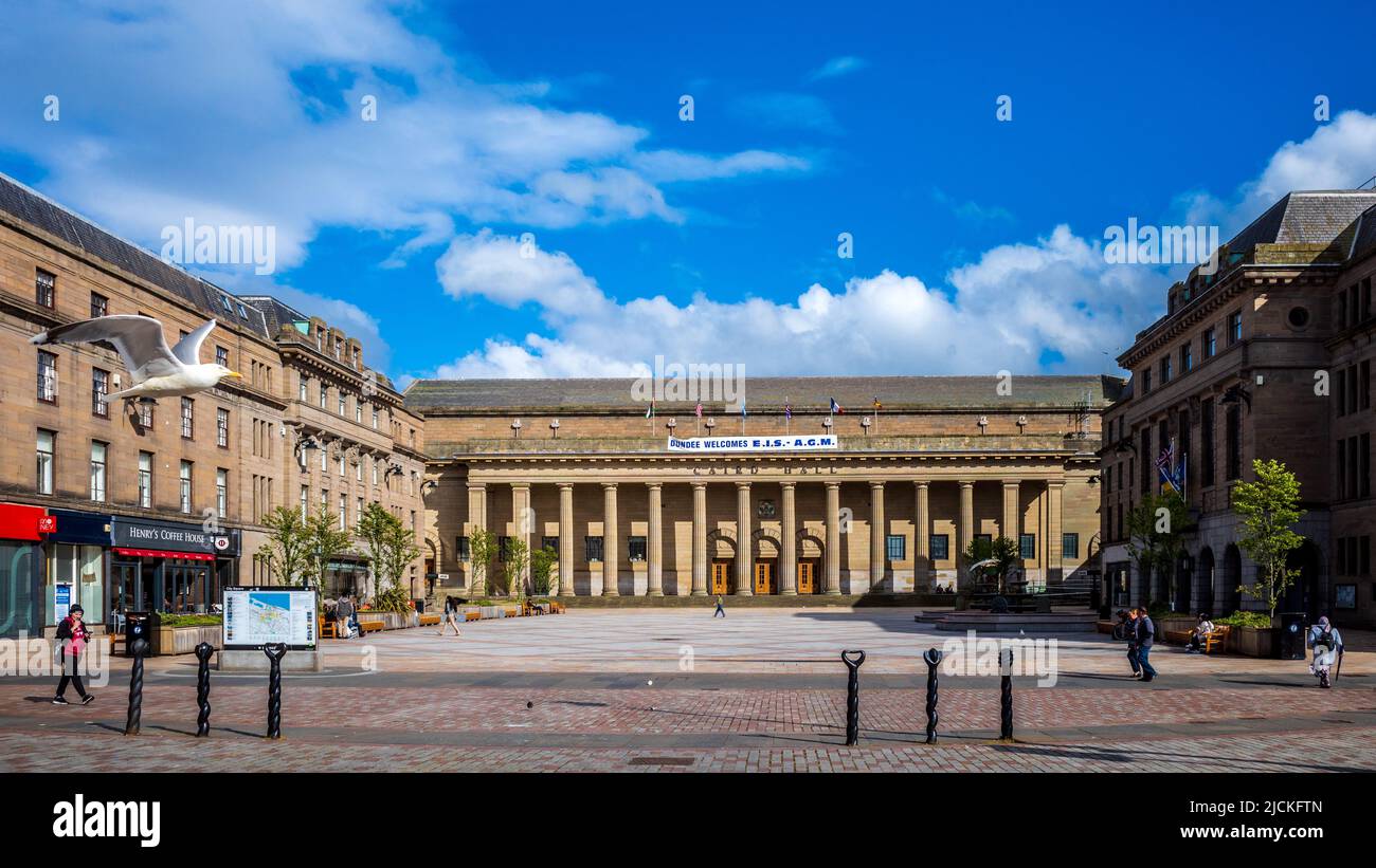Caird Hall Dundee - Caird Hall is a Category A listed Concert Hall in Dundee Scotland. Opened in 1923 it has a capacity of 2300 seated. Stock Photo
