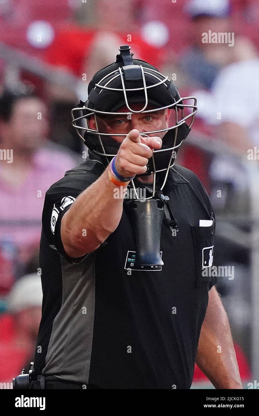 American League's Joe Mauer of the Minnesota Twins at bat during the MLB  baseball Home Run Derby in St. Louis, Monday, July 13, 2009. (AP Photo/Jeff  Roberson Stock Photo - Alamy