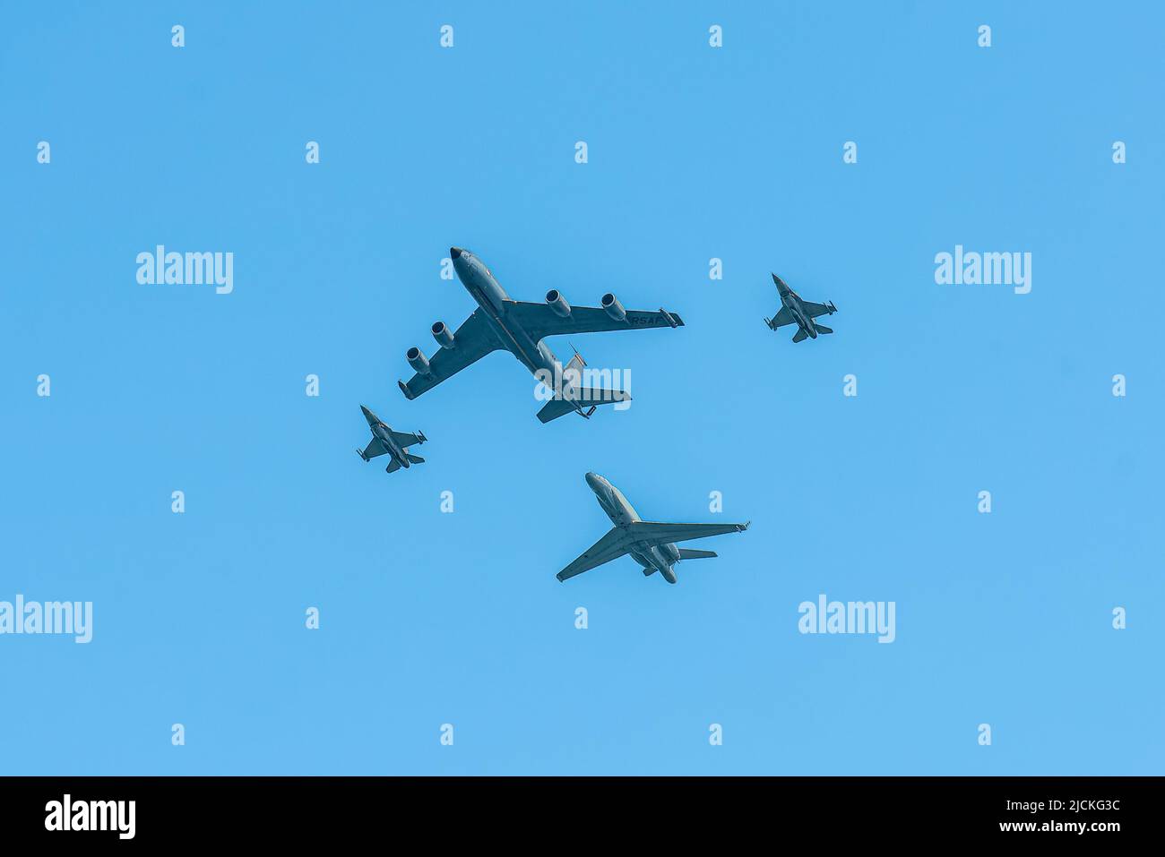 singapore, Singapore -  Aug 11, 2018: Formation of fighters, reconnaissance and tanker during Singapore 50 years celebrations Stock Photo