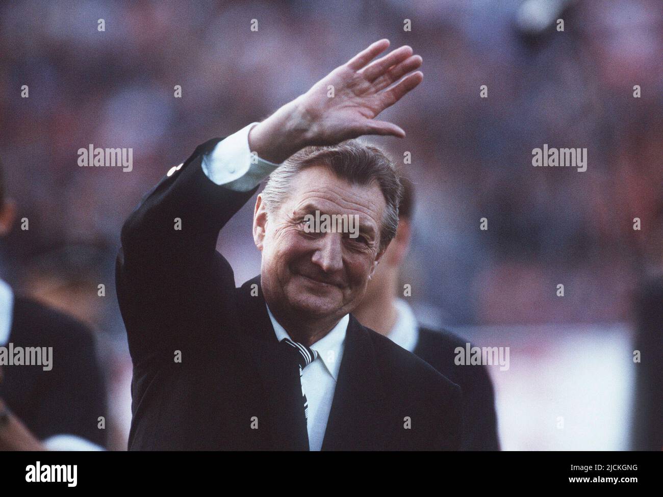 ARCHIVE PHOTO: 20 years ago, on June 17, 2002, football legend Fritz Walter died, 01SN Walter 1995SP.jpg Fritz WALTER, Germany, football, captains of the world champion team from 1954, honorary captain of the German national team, BB, in a suit, waving, friendly smiling, Qf. Stock Photo