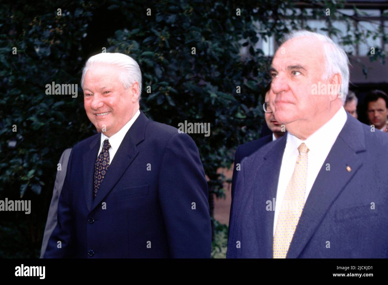 ARCHIVE PHOTO: 5 years ago, on June 16, 2017, Helmut KOHL died, , Boris JELZIN, left, Russian President, and Federal Chancellor Helmut KOHL, Germany, half-length portrait, here at the German-Russian summit consultations in Bonn, June 15, 1998, Stock Photo