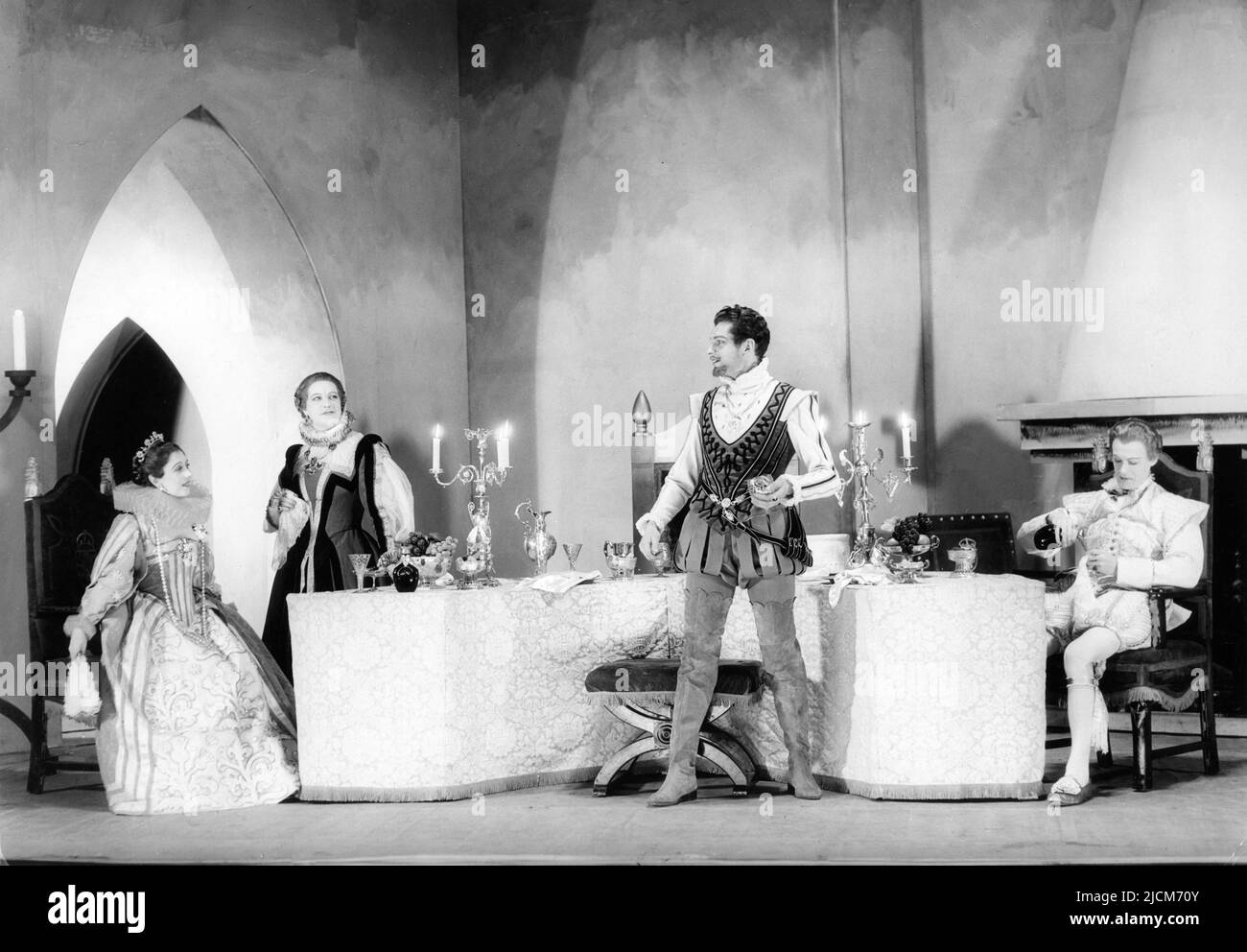 GWEN FFRANGCON-DAVIES as Mary, MARGARET WEBSTER as Mary Beaton LAURENCE OLIVIER as Bothwell and GLENN BYAM SHAW as Darnley in QUEEN OF SCOTS 1934 writer Gordon Daviot director John Gielgud at the New Theatre in London Stock Photo
