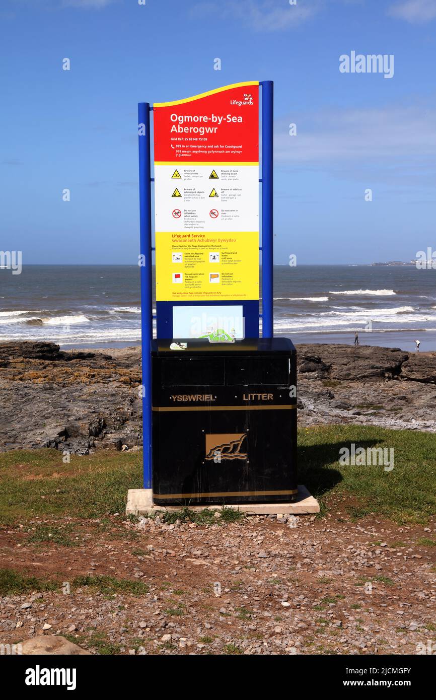 Right at the end of the car park is a location sign with instructions should you need the emergency services, right in front is a double itter bin. Stock Photo