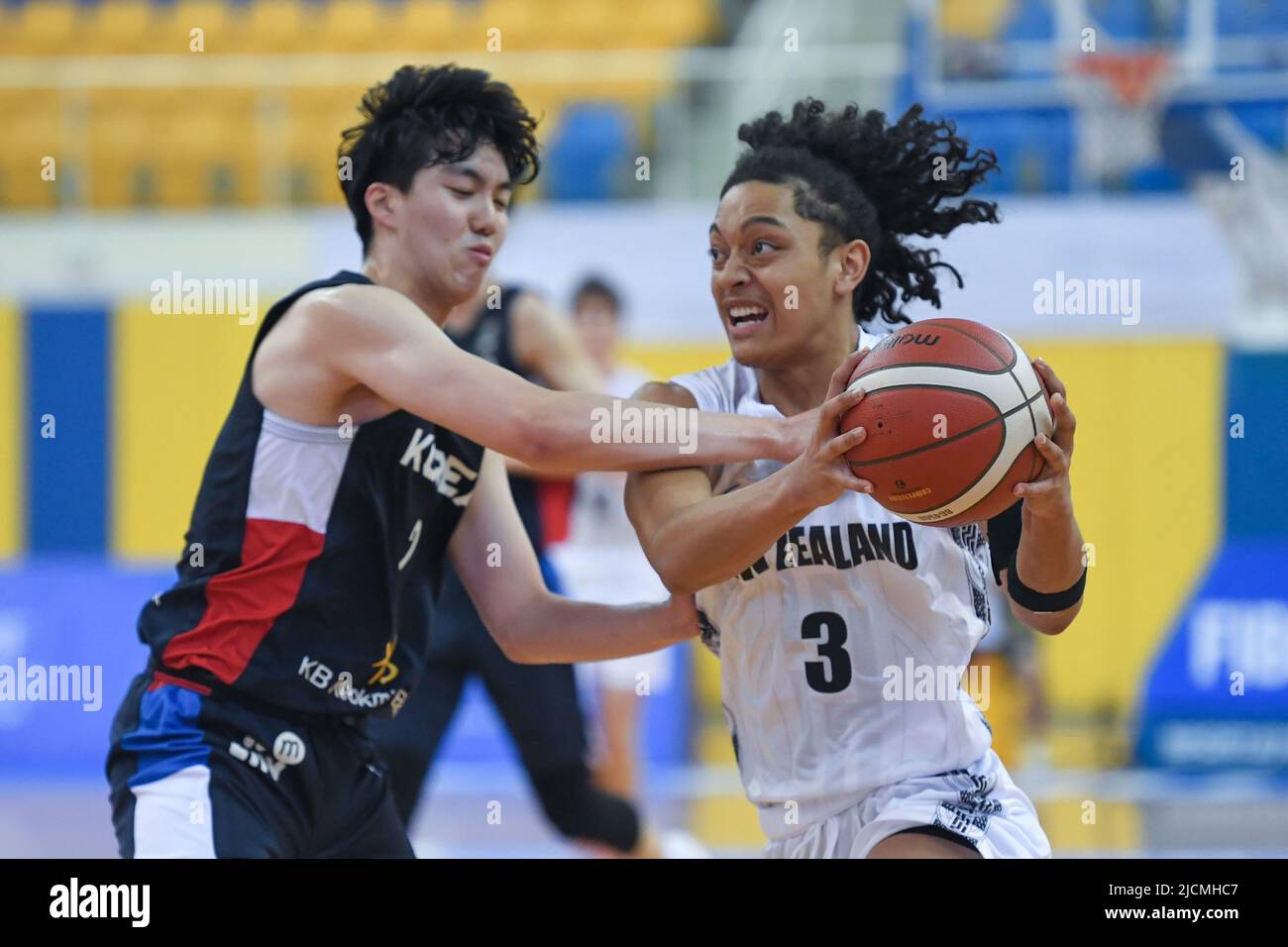 mingyo-ku-l-of-korea-basketball-team-and-william-passi-r-of-new