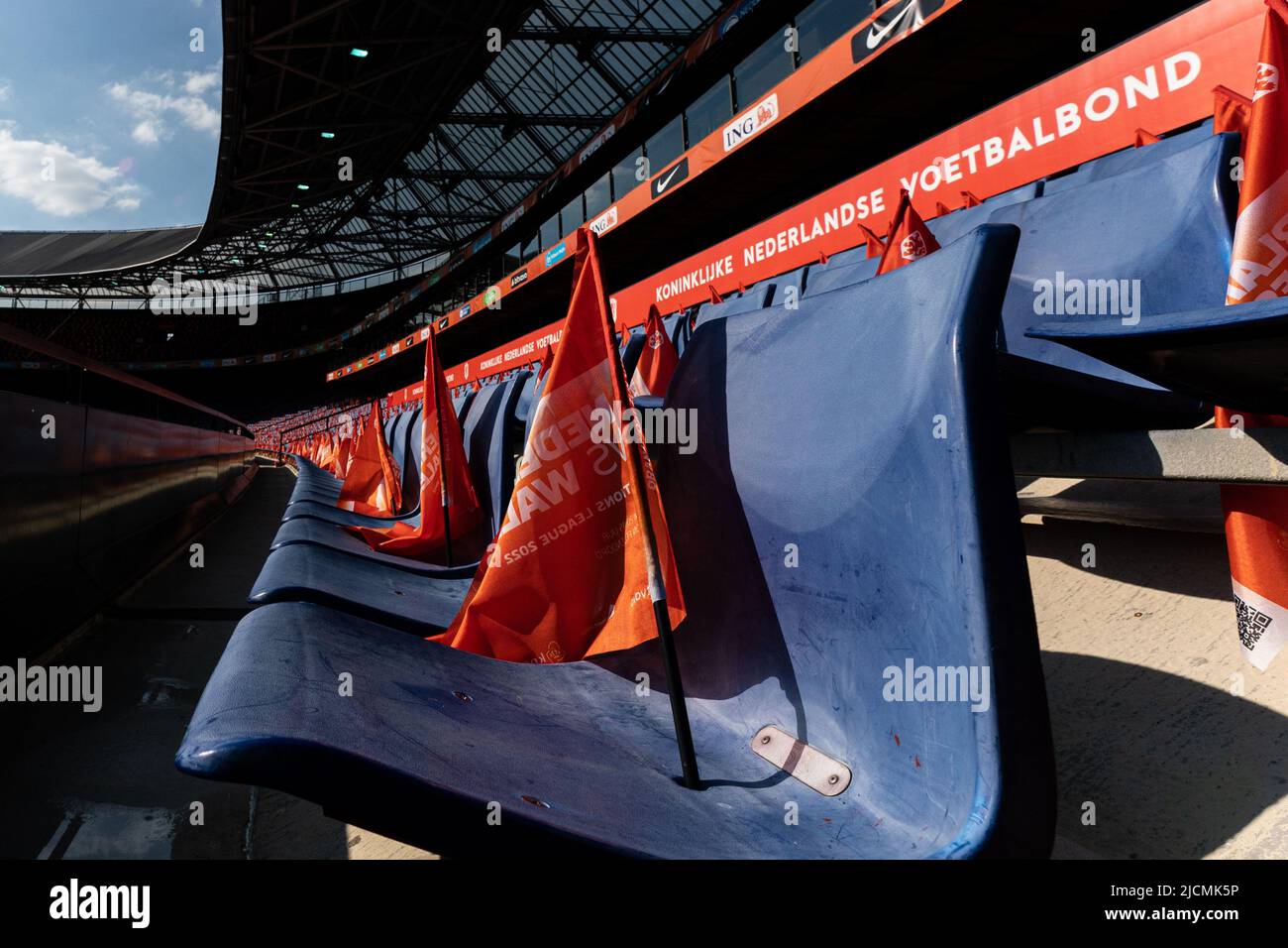 Logo of the Dutch Football Association Koninklijke Niederlandse Voetbal  Bond KNVB and the National team - Netherlands Stock Photo - Alamy