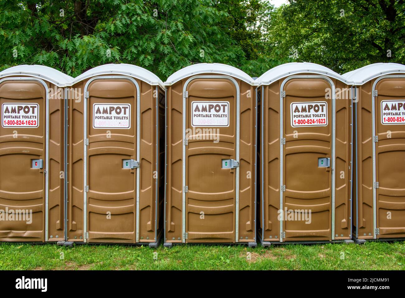 Queens toilet hi-res stock photography and images - Alamy