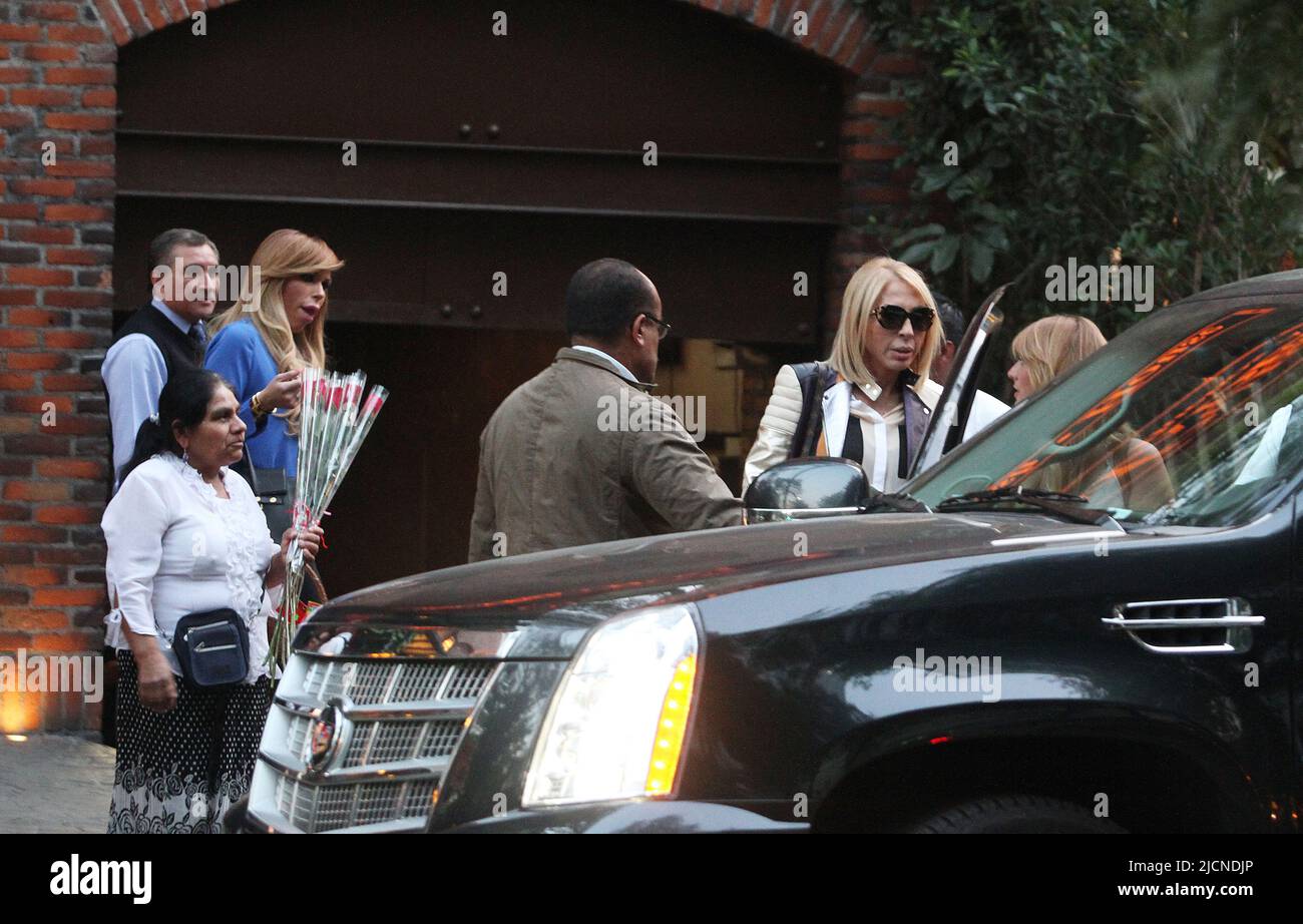 Con su hija laura hi-res stock photography and images - Alamy, image size:1300x922