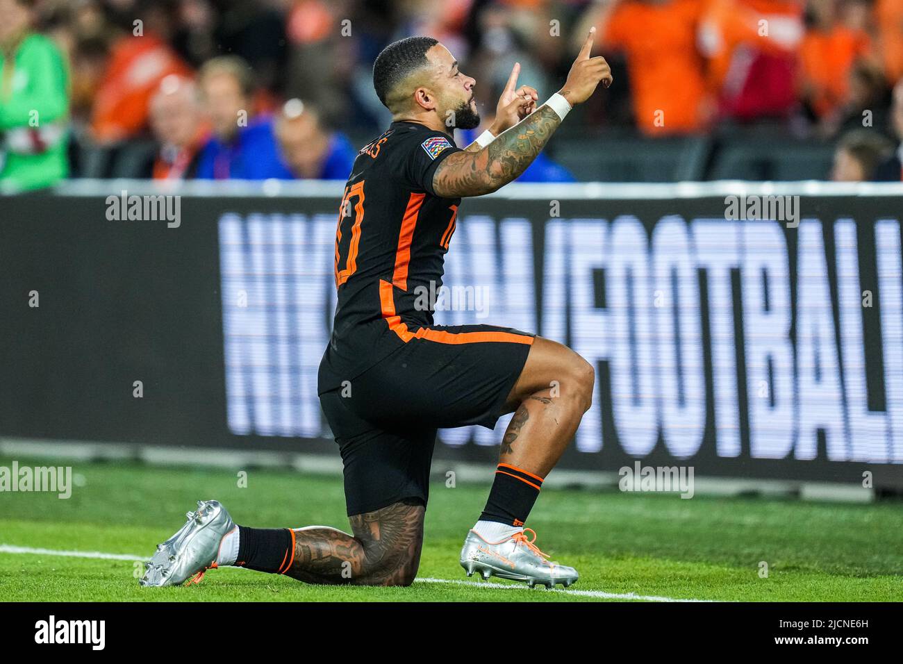 Rotterdam, Netherlands. 14 June 2022, Rotterdam, Netherlands. 14 June 2022, Memphis Depay of Holland celebrates the 3-2 during the match between Holland v Wales at Stadion Feijenoord de Kuip on 14 June 2022 in Rotterdam, Netherlands. (Box to Box Pictures/Yannick Verhoeven) Stock Photo
