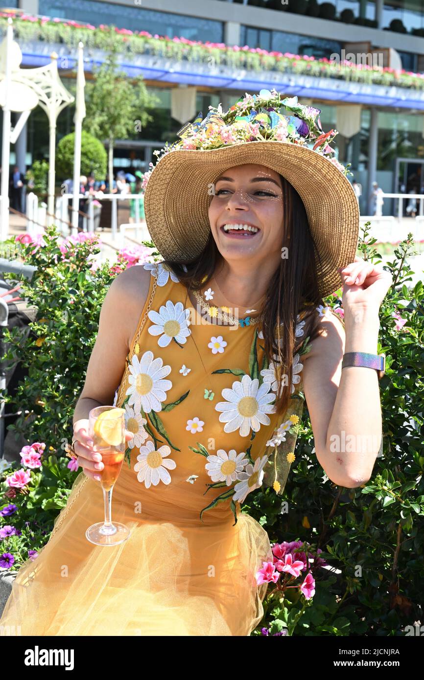 Ascot, UK. 14 June, 2022.  A racegoer enjoys a cocktail during the first day of Royal Ascot 2022 in Ascot, England. Credit: Anwar Hussein Credit: Anwar Hussein/Alamy Live News Stock Photo