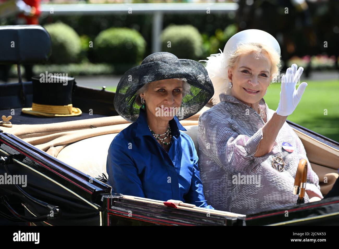 Ascot, UK. 14 June, 2022.  Birgitte, Duchess of Gloucester and Princess Michael of Kent arrive in an open carriage during the first day of Royal Ascot 2022 in Ascot, England. Credit: Anwar Hussein Credit: Anwar Hussein/Alamy Live News Stock Photo