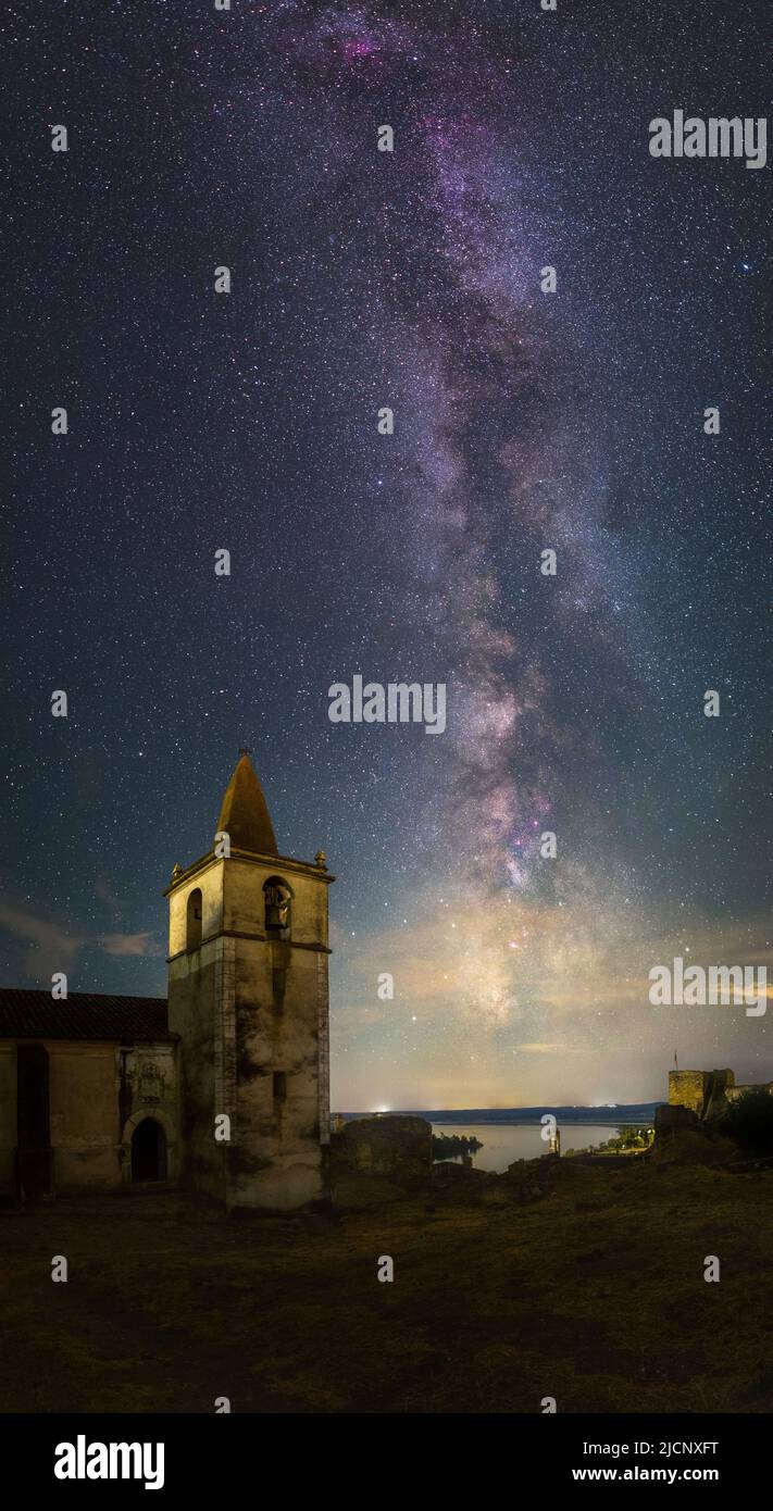the-milky-way-above-the-medieval-castle-of-juromenha-in-dark-sky