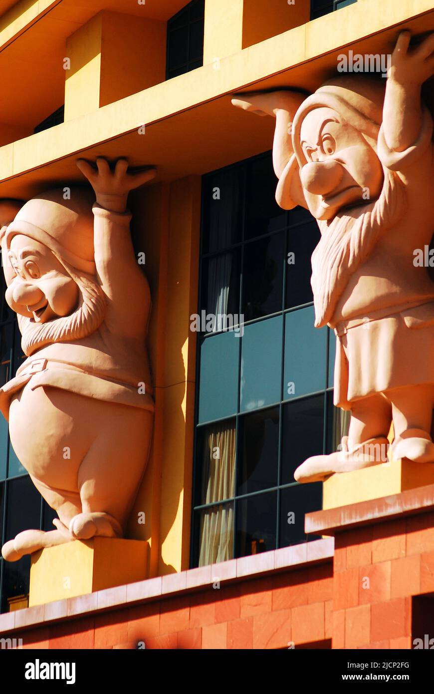 The Seven Dwarves stand as pillars and columns on the Team Building at the Walt Disney Studios in Burbank, California Stock Photo
