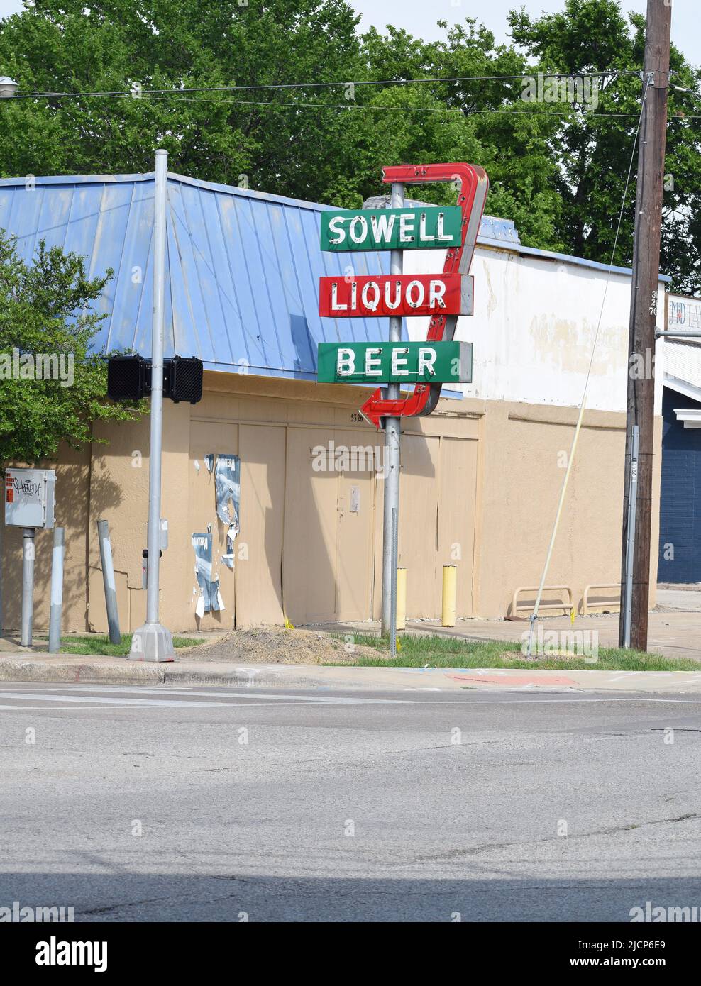 Sowell Liquor and Beer store in Dallas Texas Stock Photo Alamy