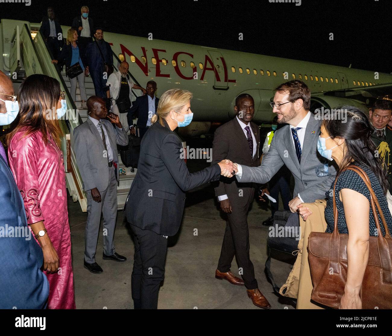 2022-06-15 01:06:13 DAKAR - Queen Maxima arrives at Dakar's Blaise Diagne Airport in Senegal. Maxima visits Ivory Coast, and Senegal, in her role as the United Nations Secretary-General's Special Advocate for Inclusive Finance for Development. ANP POOL MISCHA SCHOEMAKER netherlands out - belgium out Stock Photo