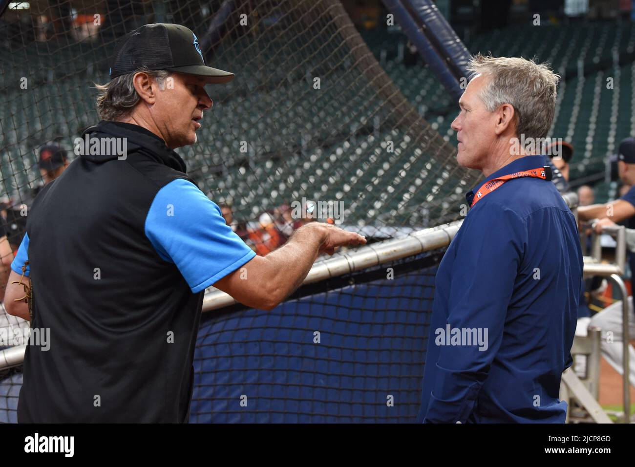 Houston, United States. 10th June, 2022. Miami Marlins Manager Don  Mattingly talks with Houston Astros Hall of Fame Craig Biggio before the  MLB game between the Houston Astros and the Miami Marlins