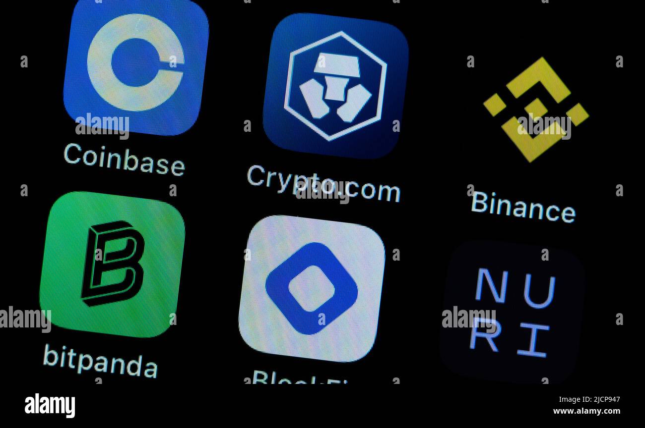 Rottweil, Germany. 15th June, 2022. The application apps of cryptocurrency  exchanges Coinbase, Crypto.com, Binance, bitpanda, BlockFi and Nuri are  seen on the display of an iPhone SE. Employees are being laid off