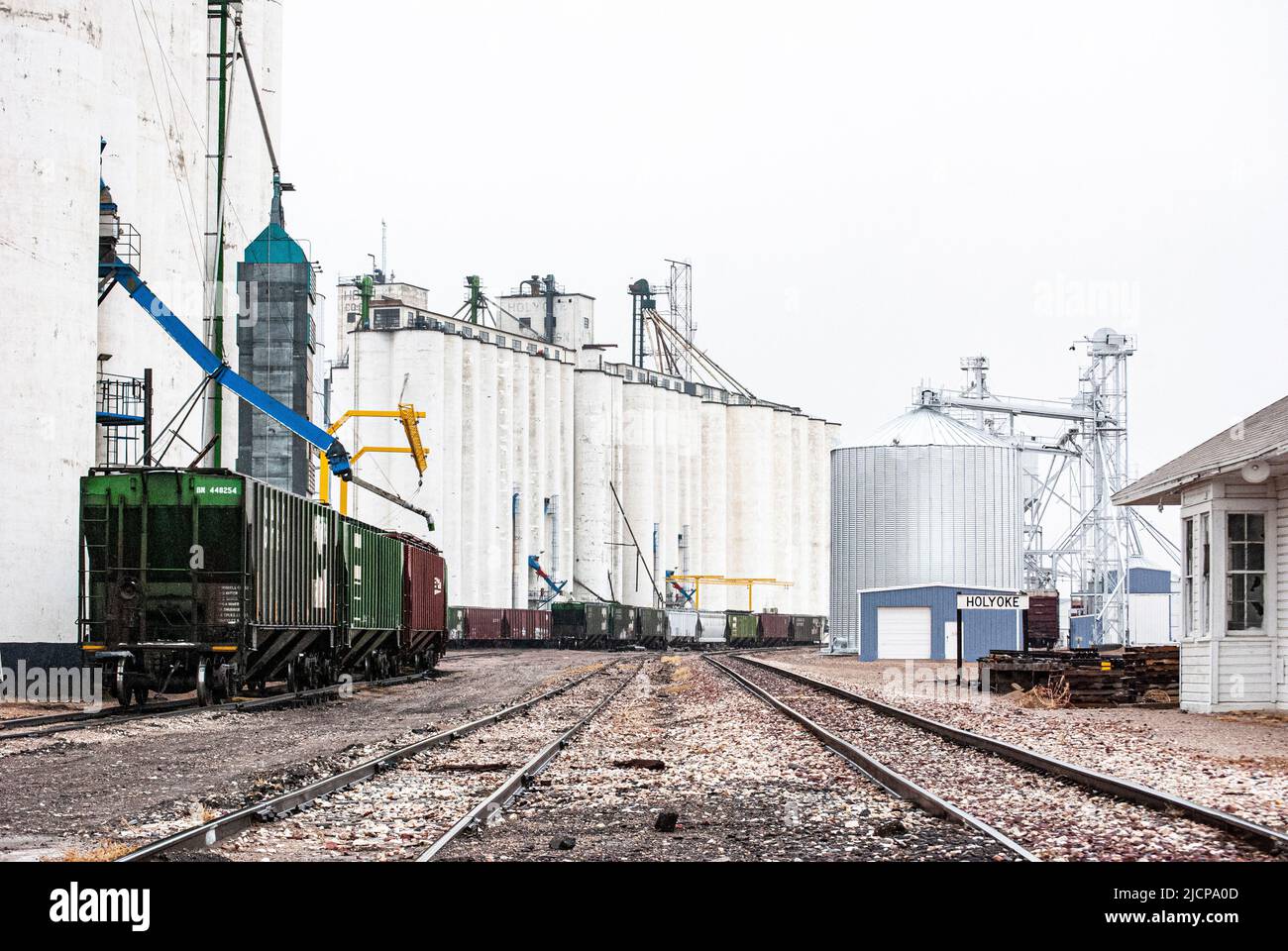 Train cars and grain silos and grain elevators in Holyoke Colorado Stock Photo