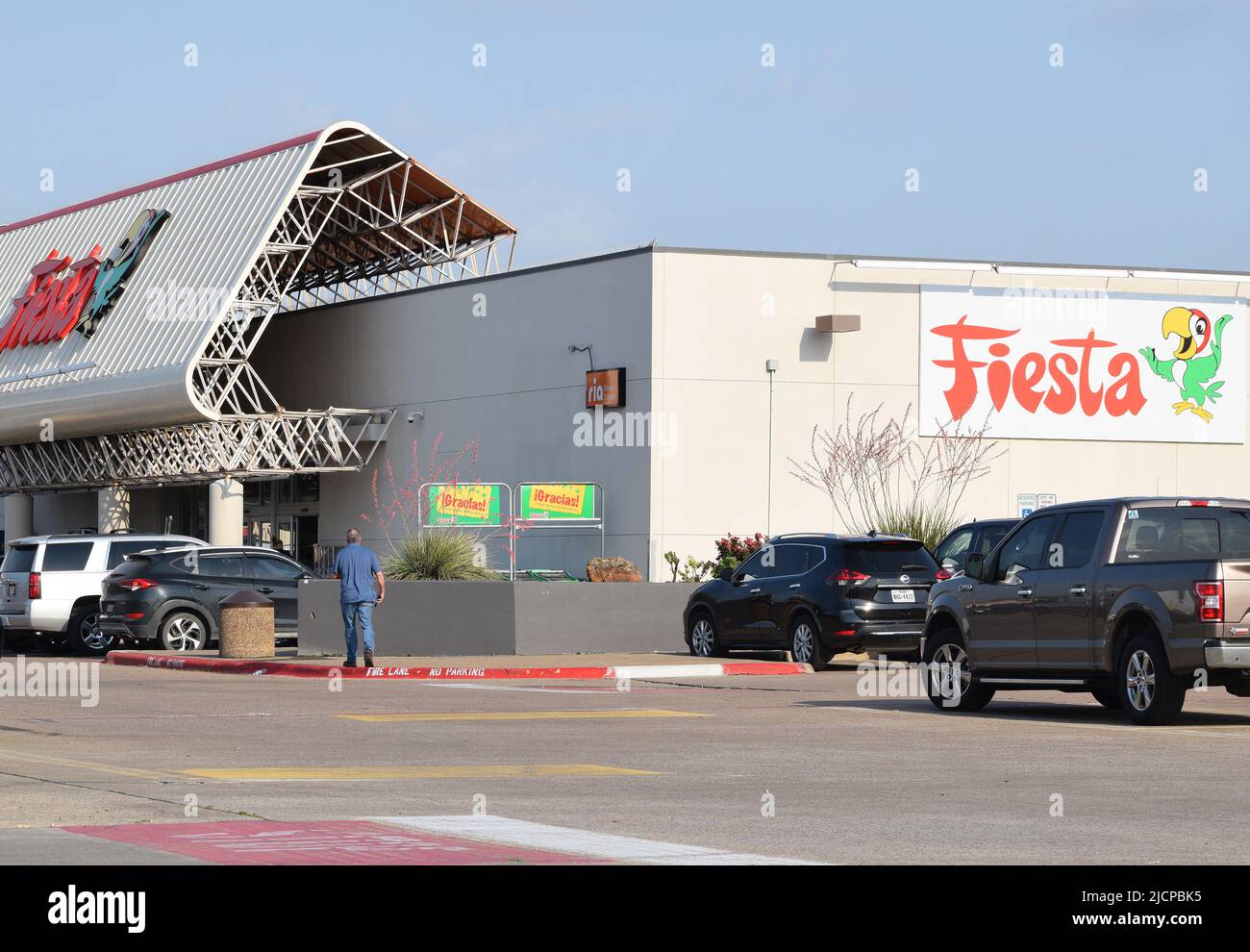 Man walking into a Fiesta grocery store in Irving, Texas Stock Photo