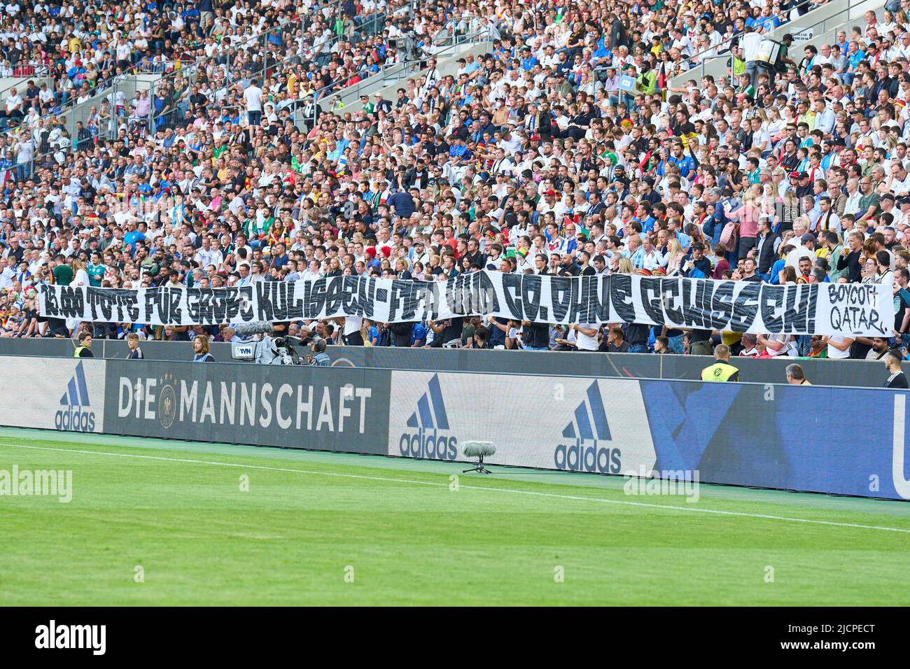 Mönchengladbach, Germany, 14th June, 2022, Fan message against the FIFA WC Qatar: „18000 Tote für grosse Kulissen: FIFA und CO ohne Gewissen. Boykott Qatar“ in the UEFA Nations League 2022 match GERMANY - ITALY  in Season 2022/2023 on Juni 14, 2022  in Mönchengladbach, Germany.  © Peter Schatz / Alamy Live News Stock Photo