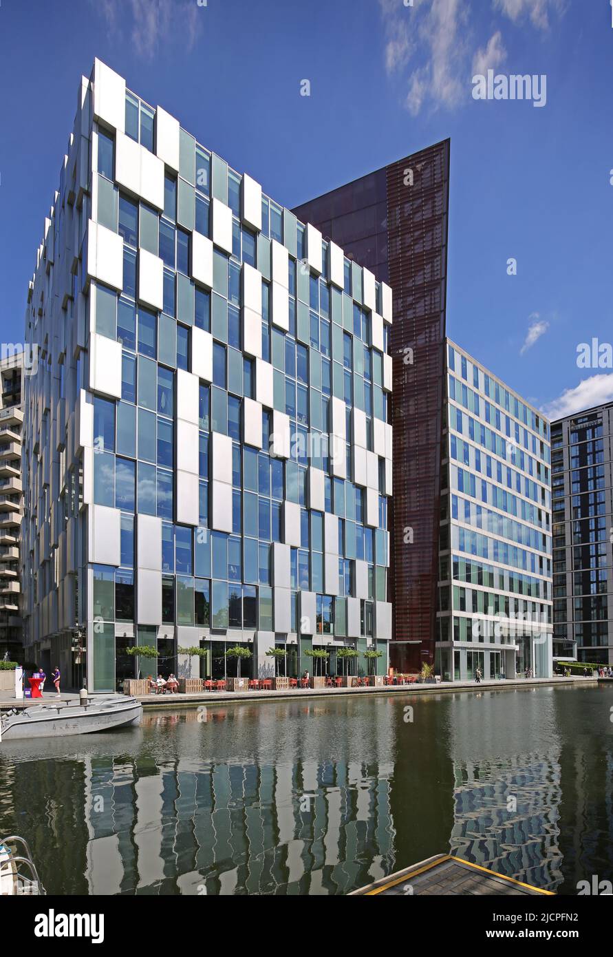 The new Merchant Square development on the Grand Union Canal Basin, Paddington, London, UK Stock Photo