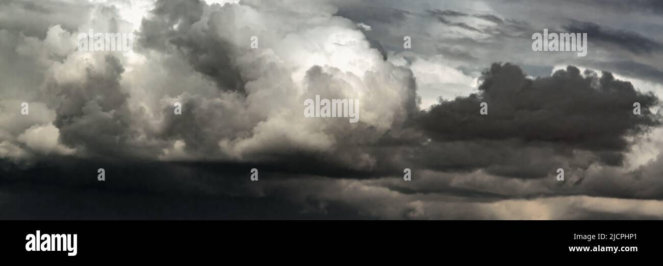 Dramatic stormy sky, dark clouds before rain Stock Photo - Alamy