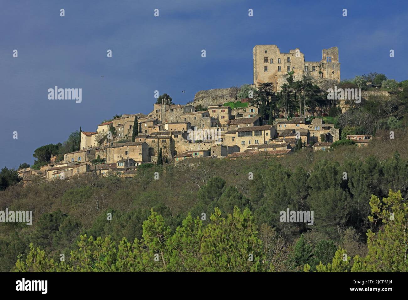 Lacoste vaucluse hi-res stock photography and images - Alamy