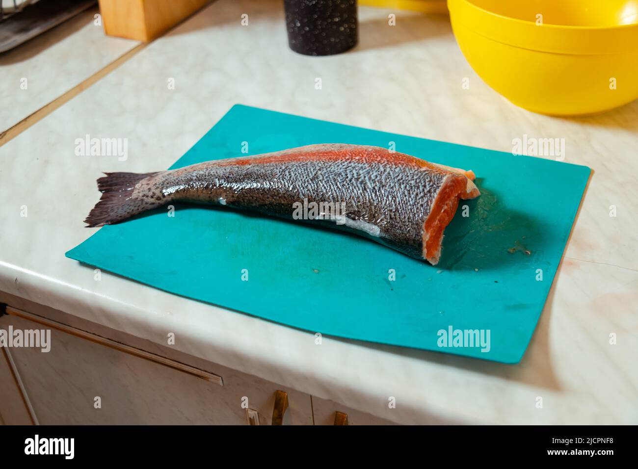 Fish Head Less Headless healthy hi-res stock photography and images - Alamy