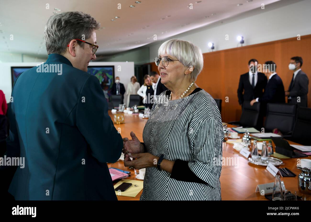 German Housing Minister Klara Geywitz and Culture and Media Commissioner Claudia Roth talk as they arrive for the weekly German cabinet meeting at the Chancellery in Berlin, Germany June 15, 2022.  REUTERS/Annegret Hilse Stock Photo