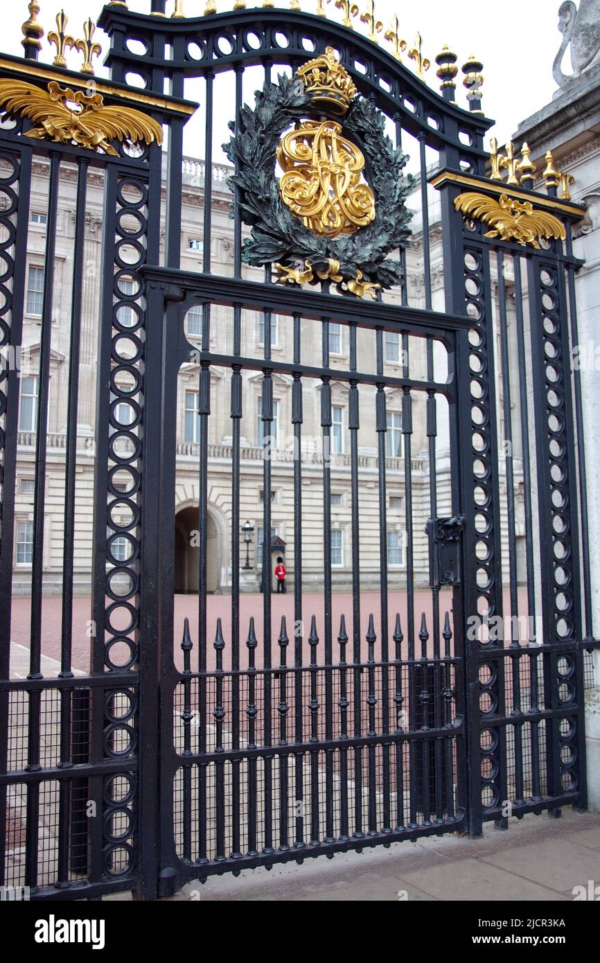 Buckingham Palace, the main gate, London, UK. Stock Photo