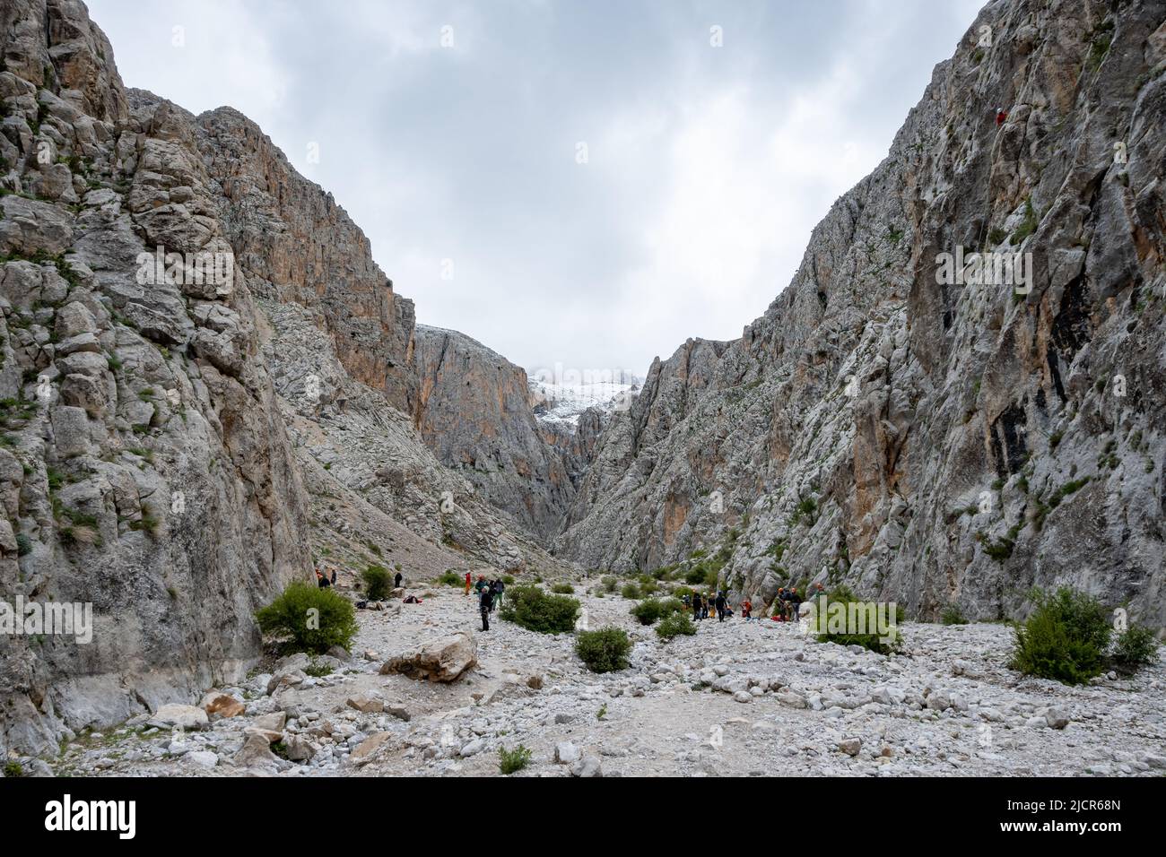 Rock climbers challenging the limestone walls at Kazıklıali Kanyonu. Niğde, Türkiye. Stock Photo