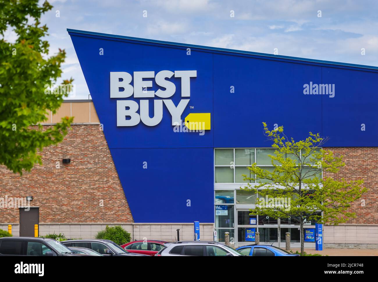 Best Buy storefront at Dartmouth. Best Buy is an American multinational consumer electronics retailer. HALIFAX, NOVA SCOTIA, CANADA - JUNE 2022 Stock Photo