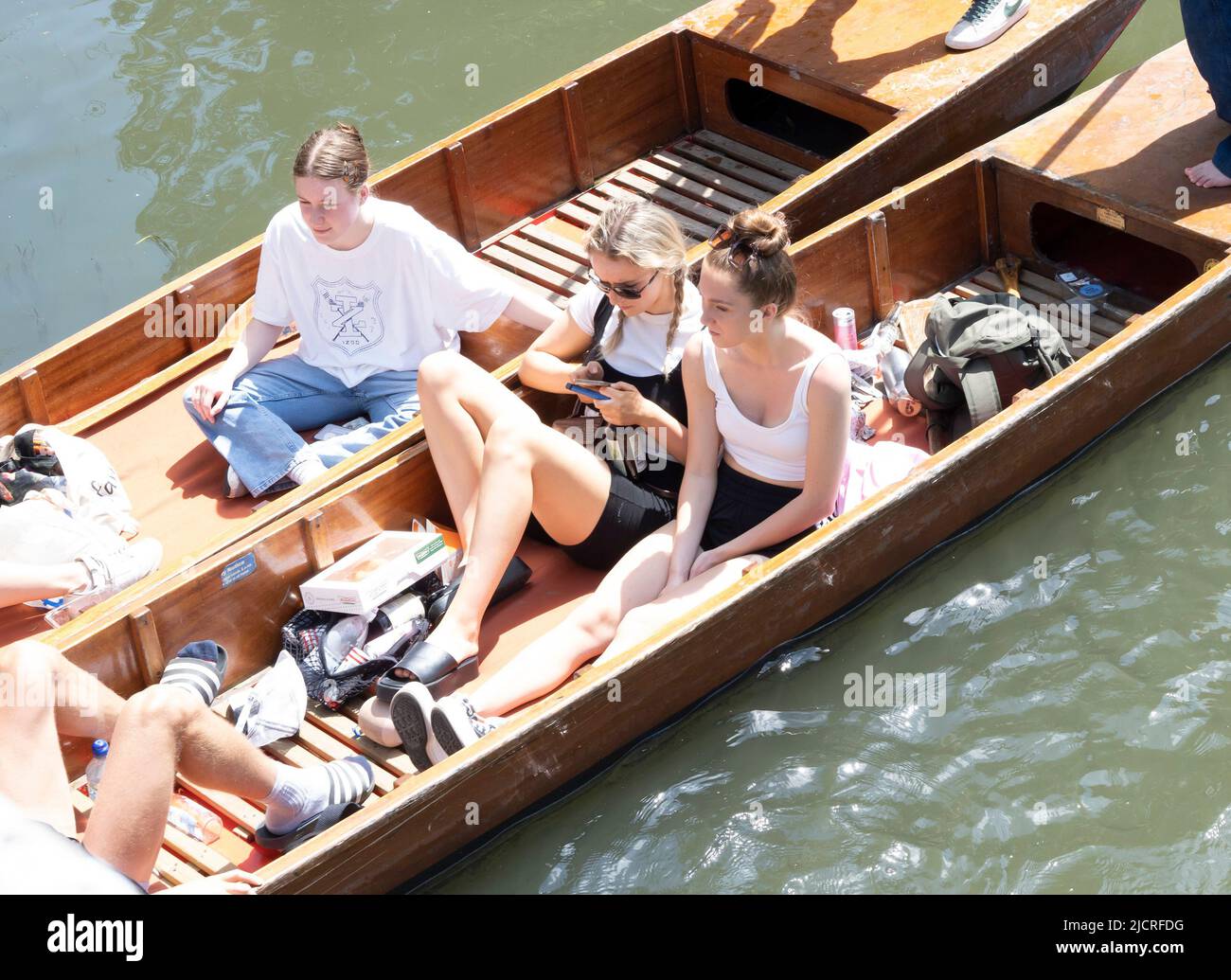 Cambridge,UK 15th June June 2022. Tourists and students enjoy the hot weather punting on the River Cam in Cambridge. Credit: Jason Mitchell/Alamy Live News. Stock Photo