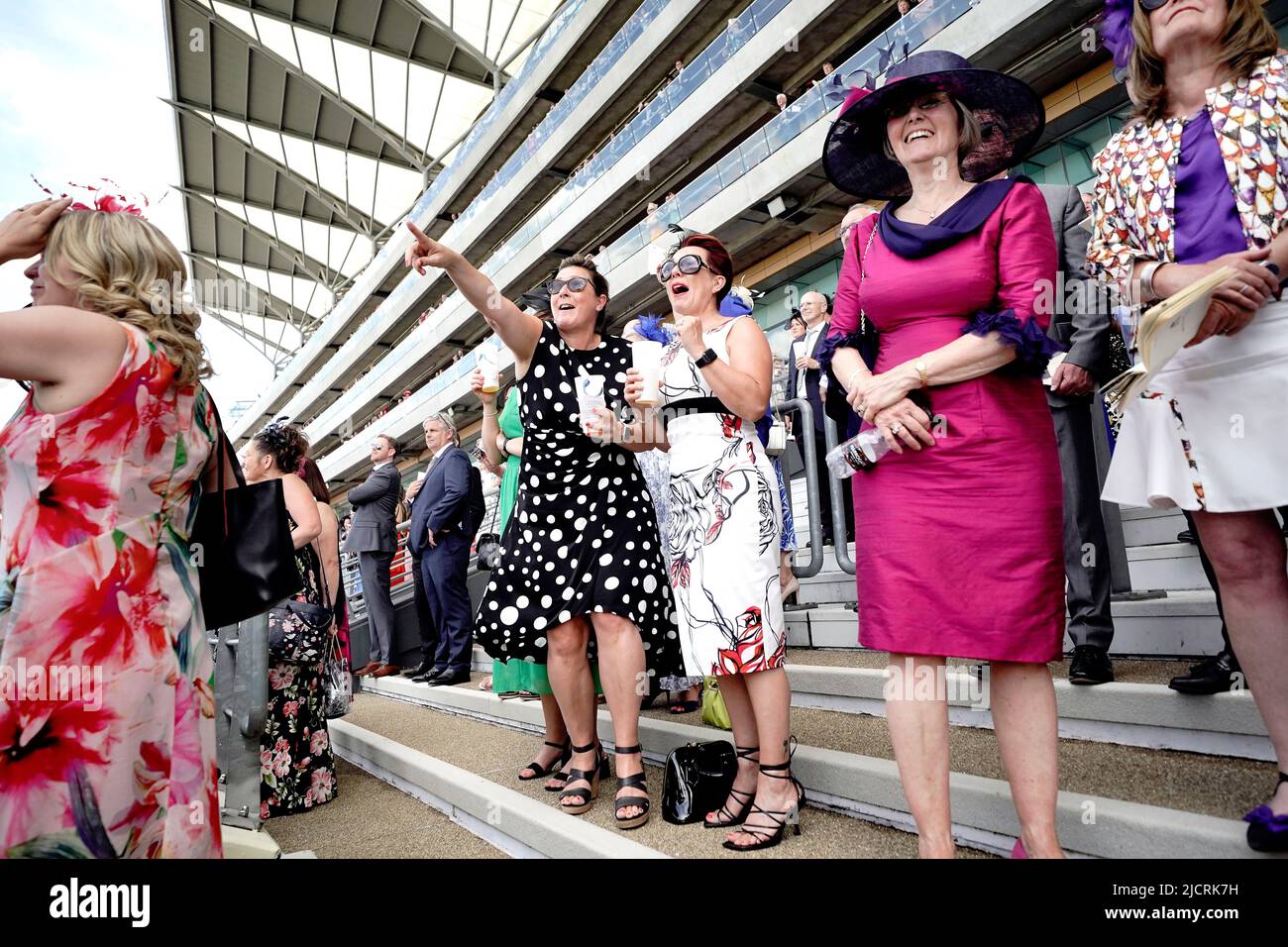 Queens vase 2022 ascot hi-res stock photography and images - Alamy