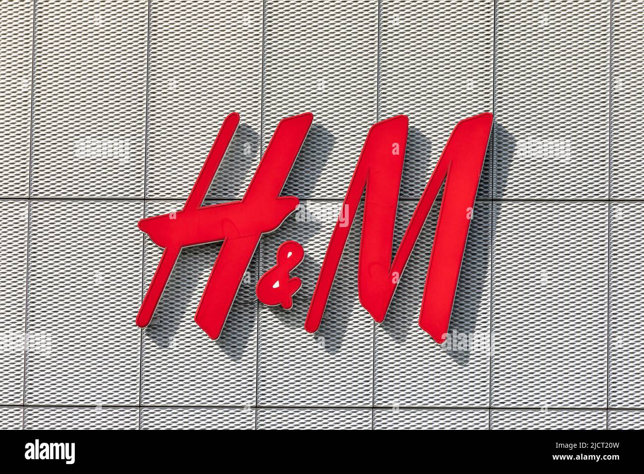 H&M logo letters on a mall wall in Staten Island, New York City, United ...