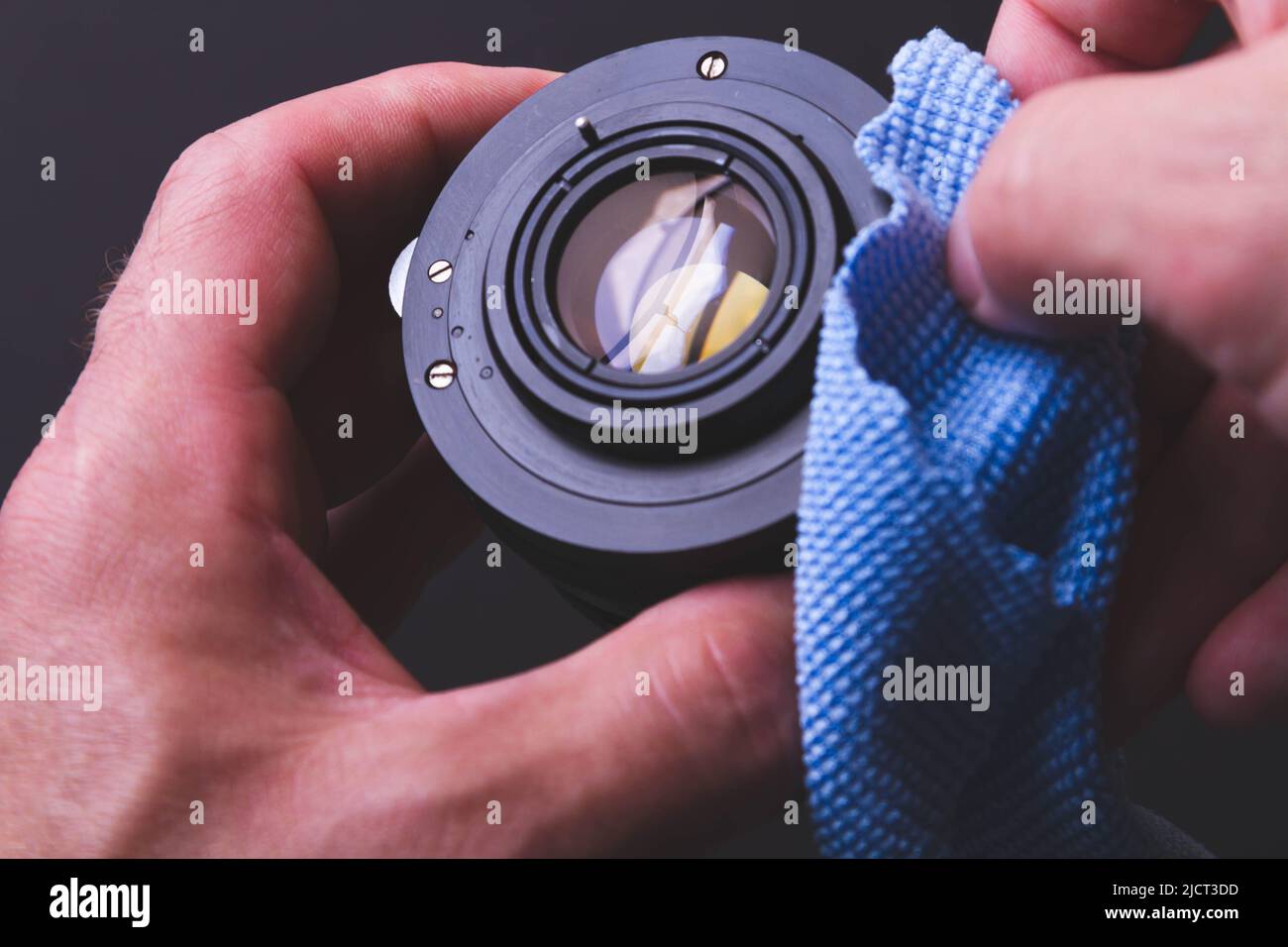 Cleaning of photographic equipment. Camera repair. Photographic service