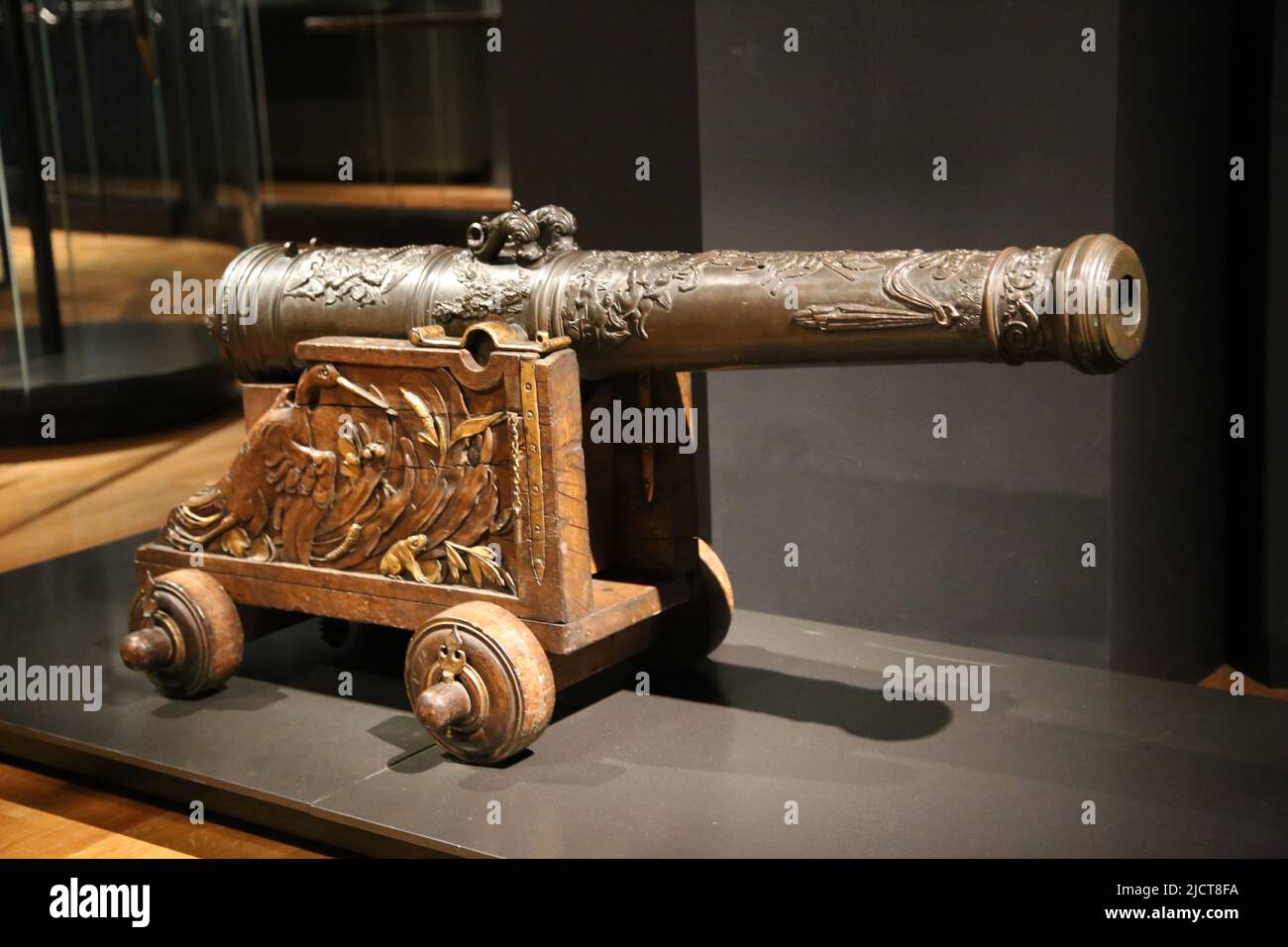 Cannon owned by the Van Reigersberg family. Johannes Burgerhuys (?-1679). Middelburg, 1678. Bronze,oak. Rijksmuseum. Amsterdam. Netherlands. Stock Photo