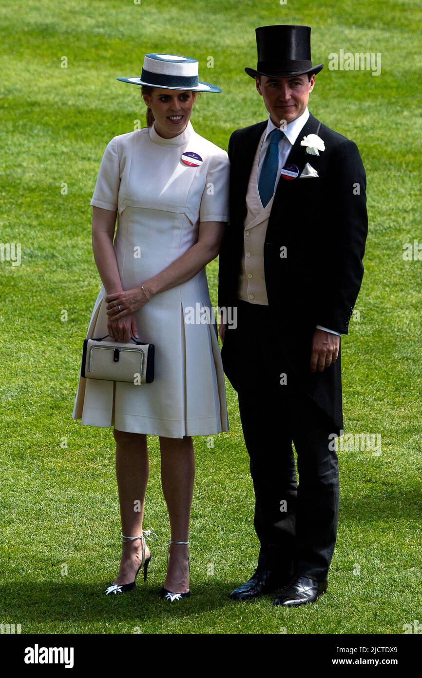 Ascot, Berkshire, UK. 15th June, 2022. The Royal Procession arrives on the racktrack at Royal Ascot. Members of the Royal family present today included Charles, The Prince of Wales, Camilla, The Duchess of Cornwall, Edward, The Earl Wessex, Sophie, The Countess of Wessex, Princess Beatrice and her husband Edoardo Mapelli Mozzi. Credit: Maureen McLean/Alamy Live News Stock Photo