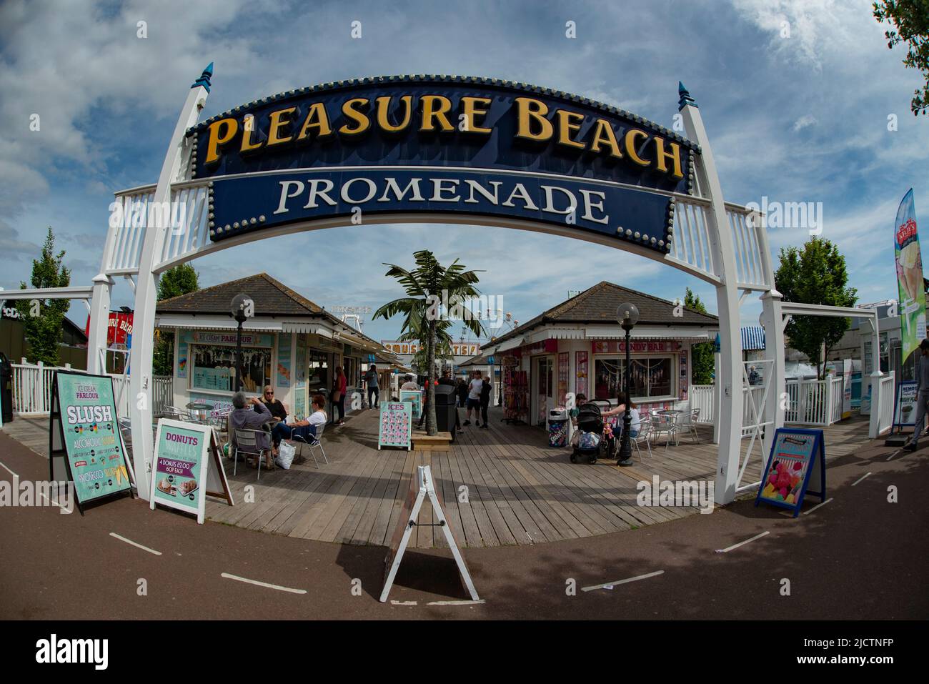 Pleasure Beach Promenade, Skegness Beach, Skegness, Lincolnshire, England. Stock Photo