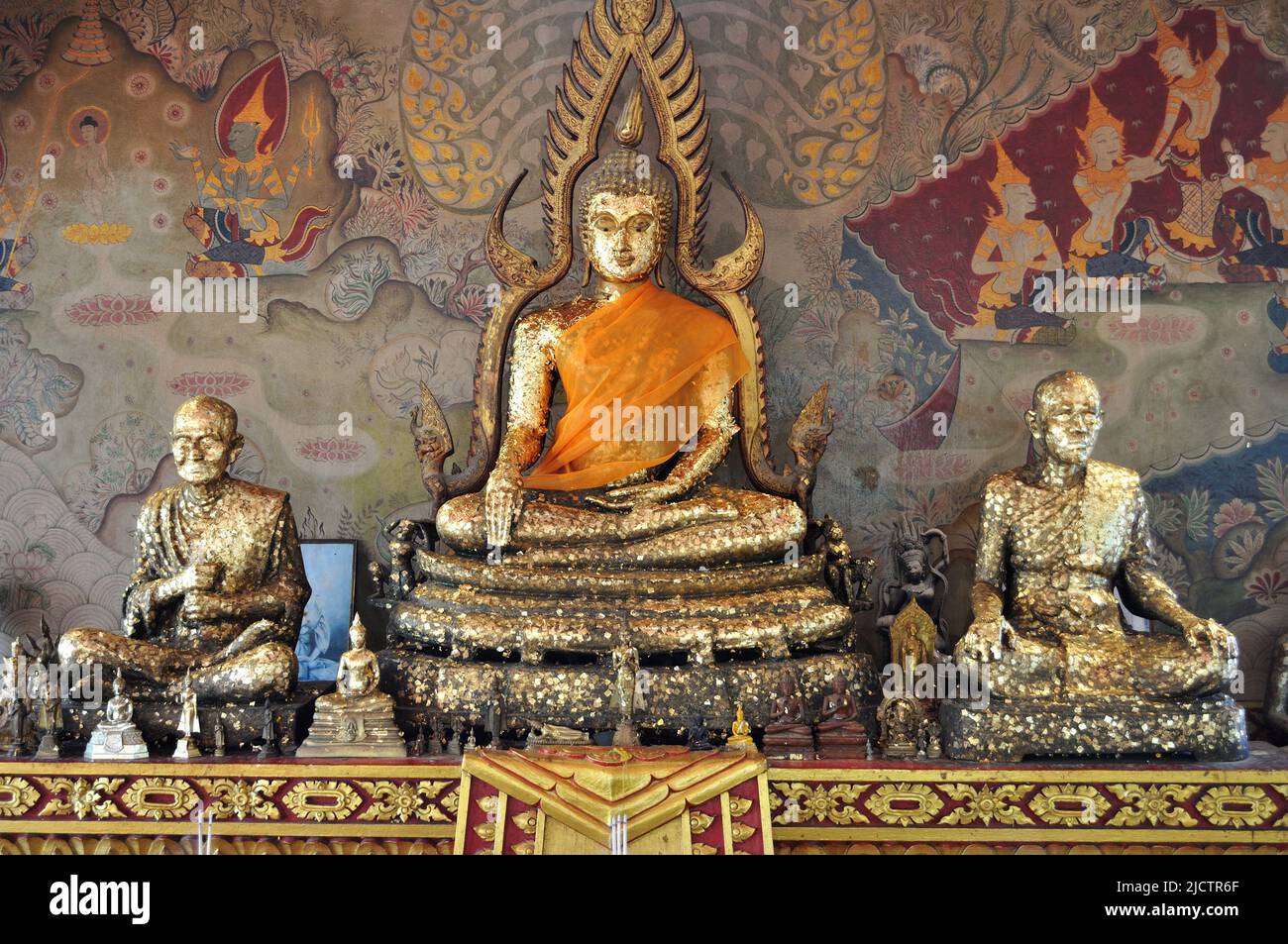 Gilded statues of Buddha in Thai temple Stock Photo - Alamy