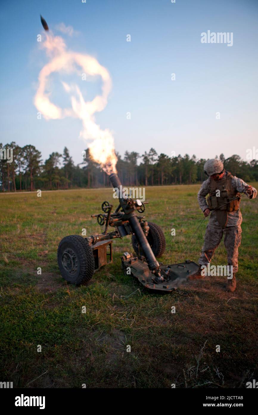 U.S. Marine Corps Lance Cpl. Joseph Sansonetti, Battery K., 3rd Battalion, 10th Marine Regiment, 2D Marine Division, fires the M327 120mm Mortar Exped Stock Photo