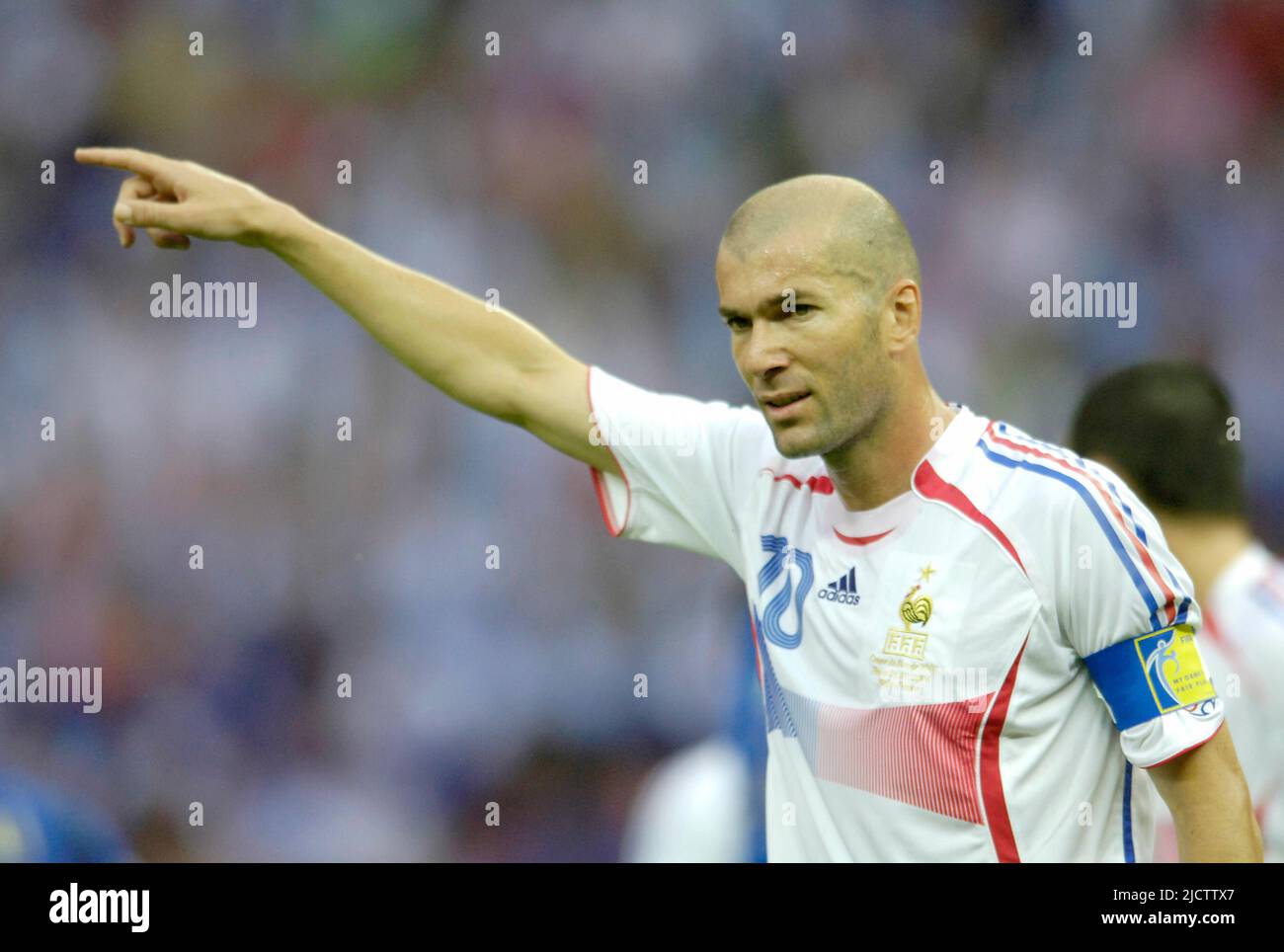 Zinedine ZIDANE will be 50 years old on June 23, 2022, Zinedine ZIDANE, FRA; Half-length portrait, showing, gesture Finale, Italy (ITA) - France (FRA) 6: 4 pens, on July 9th, 2006 in Berlin; Soccer World Cup 2006 FIFA World Cup 2006, from 09.06. - 09.07.2006 in Germany Stock Photo
