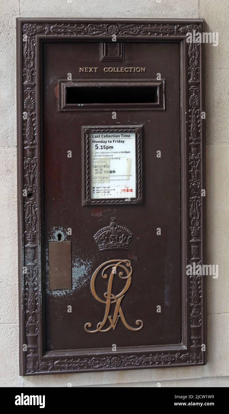 Liverpool India House, Brown Letterbox, India House, George V, , 31 Water St, Liverpool, Merseyside, England, UK, L2 0RD Stock Photo