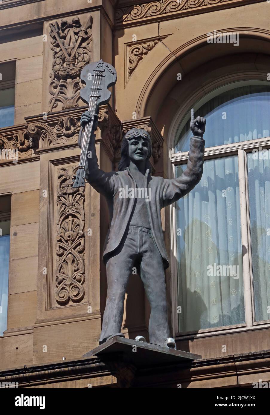 Paul McCartney - The Liverpool Beatle statues - The Fab Four, around outside of Hard Day's Night Hotel, Central Buildings, N John St, Liverpool L2 6RR Stock Photo