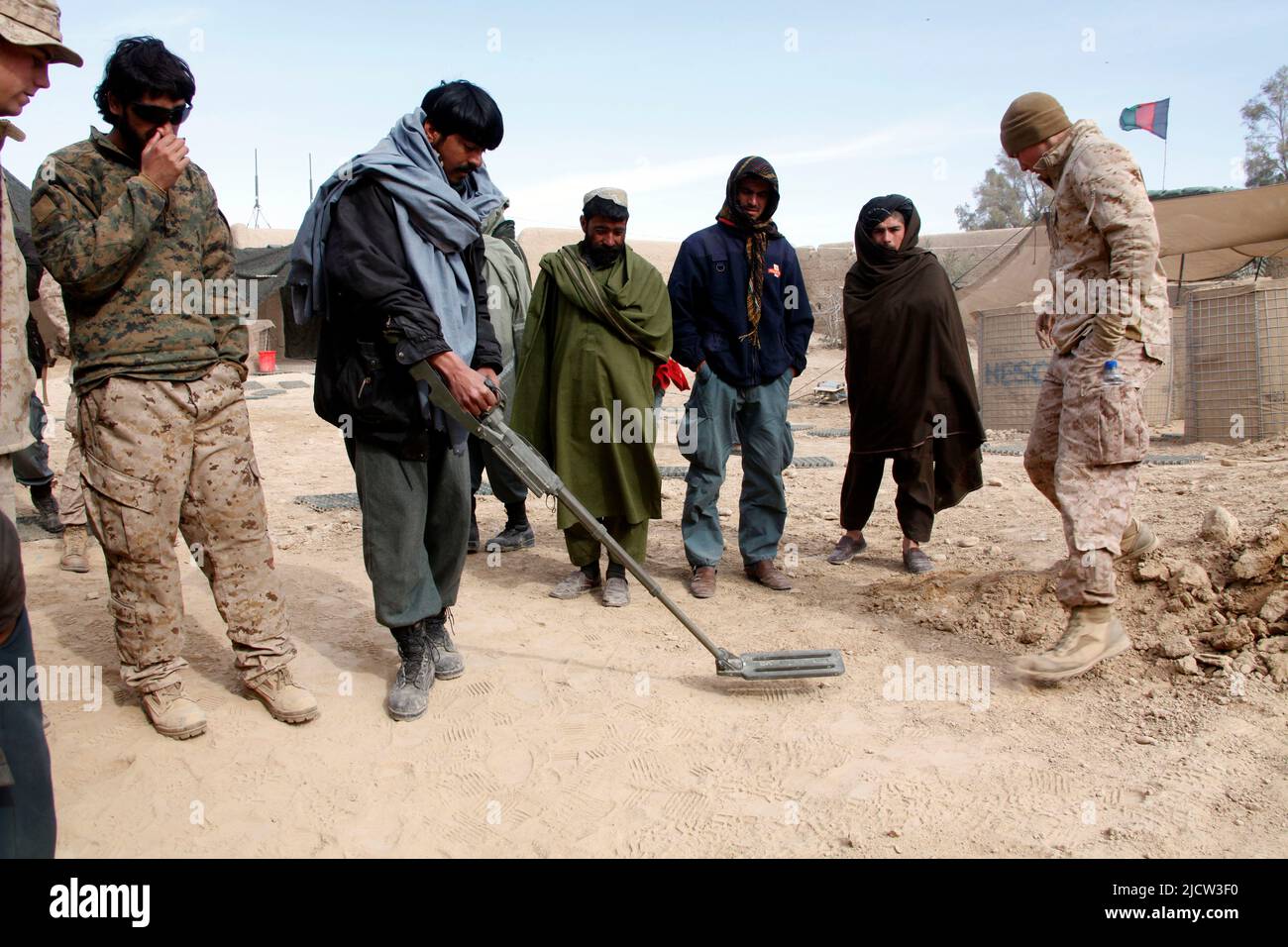 U.S. Marines with the Police Advisory Team 2 (PAT 2) (left), 1st Battalion, 8th Marine Regiment, Regimental Combat Team 6, watch an Afghan Uniformed P Stock Photo