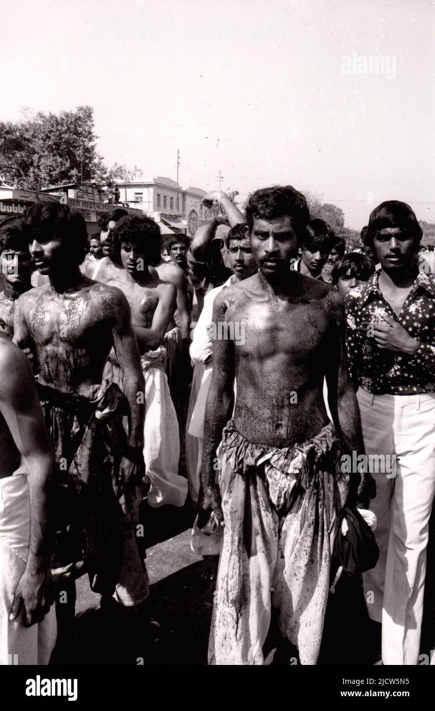 Bloodied Shia marchers in Karachi on the 10th of Muharram, Pakistan, 1979 Stock Photo