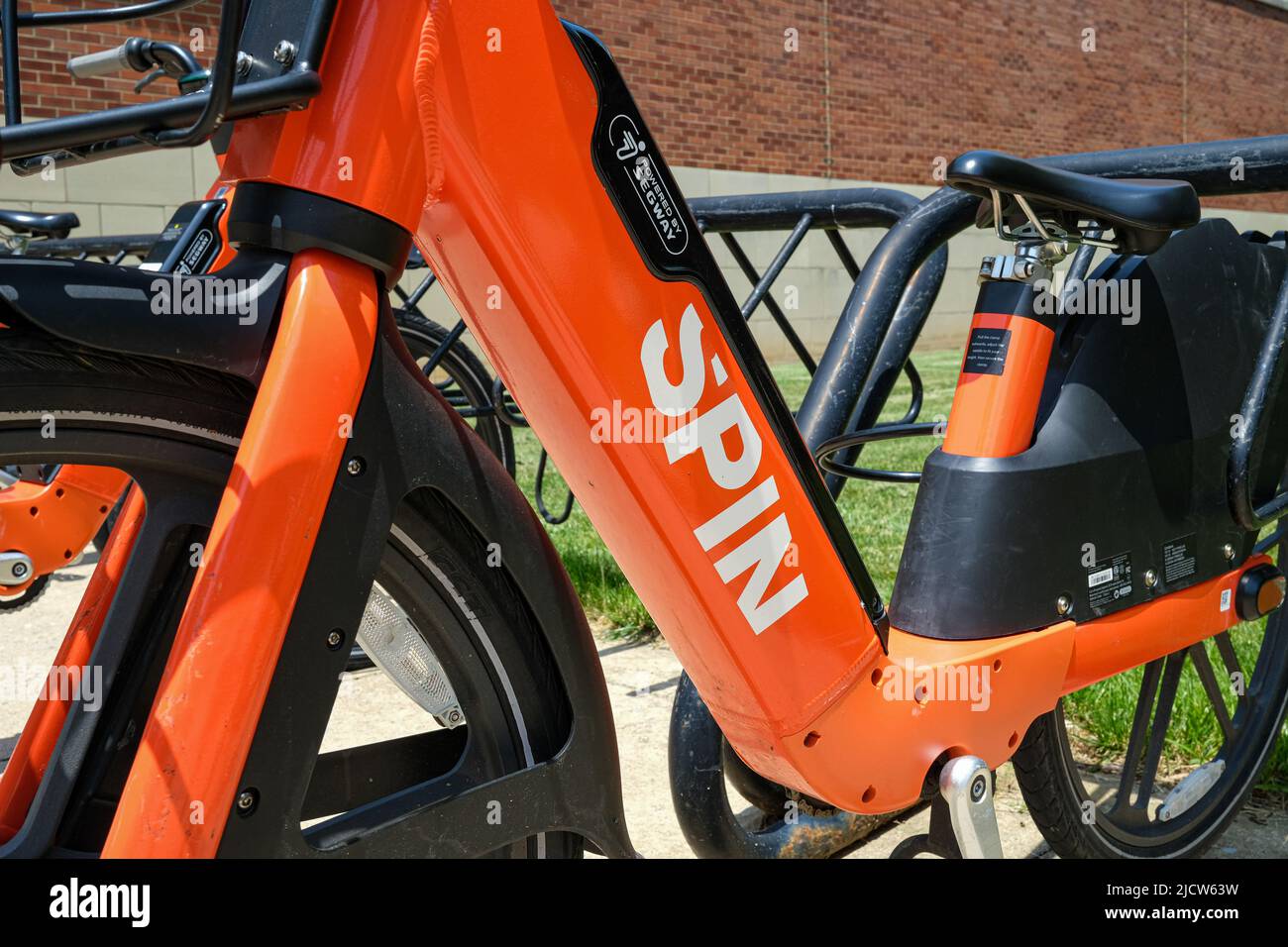 Bicycle logo logo logos logo hires stock photography and images Alamy