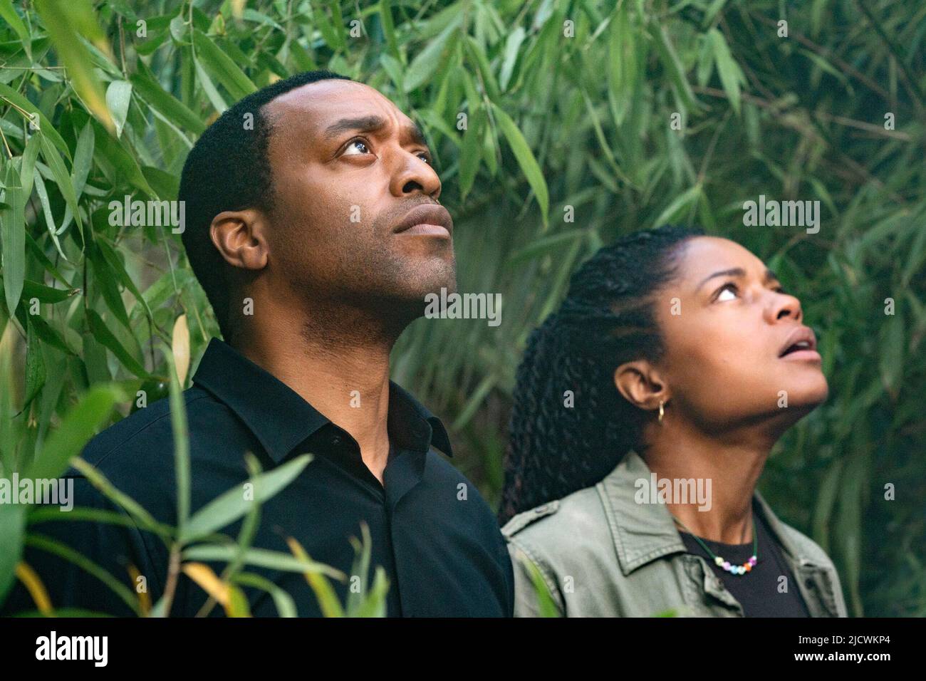 CHIWETEL EJIOFOR and NAOMIE HARRIS in THE MAN WHO FELL TO EARTH (2022
